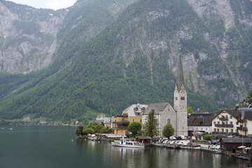 Fototapeta na wymiar Views of the beautiful village of Hallstatt and the lake in Austria.