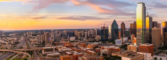 Evening Glow: Captivating 4K Ultra HD Picture of Dallas, Texas Skyline at Dusk