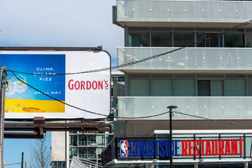 Fototapeta premium billboard (advertising Gordon's gin) and NBA Courtside Restaurant located at 15 Queens Quay East in downtown Toronto, Canada