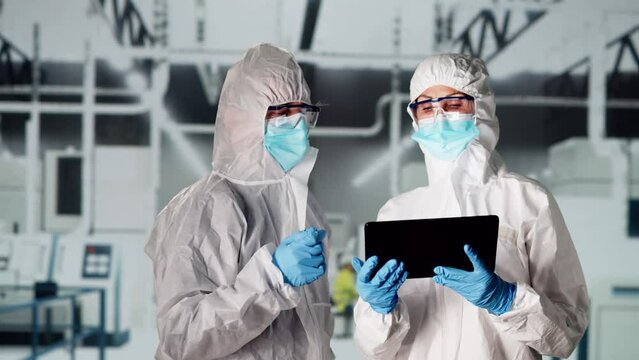 Sterile Semiconductor Manufacturing Factory And Worker