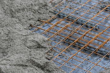 Betonierarbeiten auf einer Baustelle