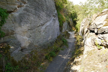Hohlweg an den ehemaligen Höhlenwohnung in Langenstein bei Halberstadt