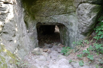 Ehemalige Höhlenwohnung am Berg der Altenburg in Langenstein bei Halberstadt in Sachsen-Anhalt