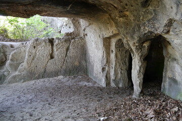 Ehemalige Höhlenwohnung am Berg der Altenburg in Langenstein bei Halberstadt in Sachsen-Anhalt