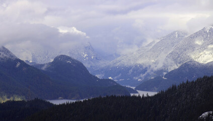 Obraz premium Cold winter day in the Cascadia Mountains