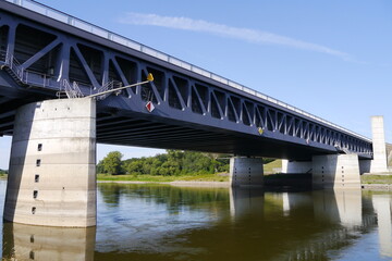Fototapeta na wymiar Trogbrücke des Mittellandkanals über die Elbe am Wasserstraßenkreuz Magdeburg