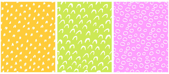 Modern Irregular Geometric Seamless Pattern. Abstract Hand Drawn Childish Style Patterns. White Spots, Circles and Arcs on a Green, Pink and Yellow Background. Abstract Doodle Print. - 778450907