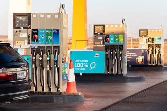 Totana,Murcia,4, 3, 2024; Fuel dispensing devices at a Repsol service station with the new renewable diesel, called Diesel Zero 10e+. (HVO,XTL)