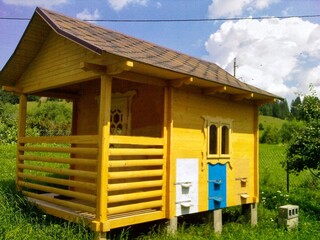 Beekeeping Pavilion in Pasture