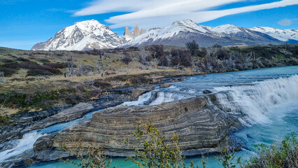 Cachoeira em Torres del Paine - obrazy, fototapety, plakaty
