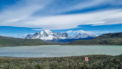 Torres del Paine e lago © Roberta Martins