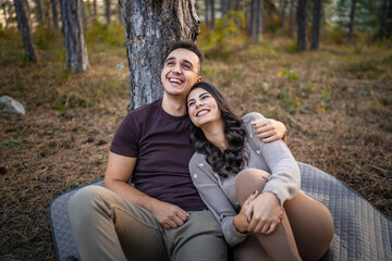 Naklejka premium Man and woman young adult couple in love sit in nature