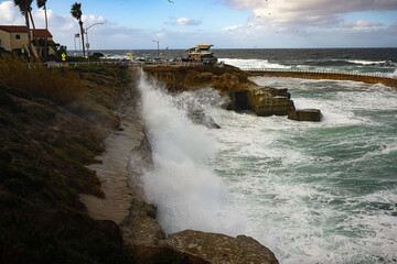2024-01-11 WAVES CRASHING ON THE ROCKY COASTLINE IN LA JOLLA NEAR THE CHILDRENS POOL AND LIFE GUARD STATION IN SAN DIEGO CALIFORNIA