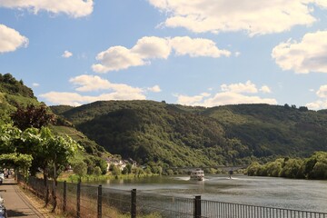 Fototapeta premium GREVENBURG, RIVER MOSSELL. GERMANY. EUROPE.