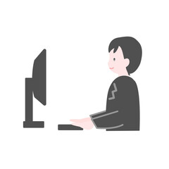 PCの前で微笑む男性会社員