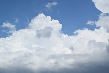 Naklejka na ściany i meble Peaceful blue sky with light clouds