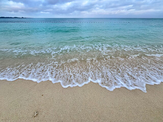 沖縄の早朝の綺麗な海