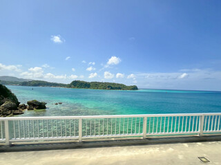 沖縄の橋の上から見た海