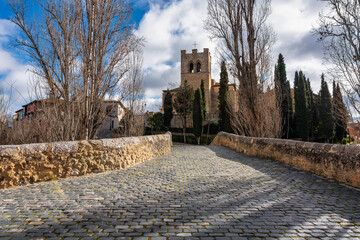 Stone causeway of a Roman bridge leading to the historic centre of Aranda de Duero, Burgos. - obrazy, fototapety, plakaty