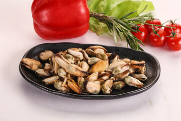 Marinated mussels in the bowl