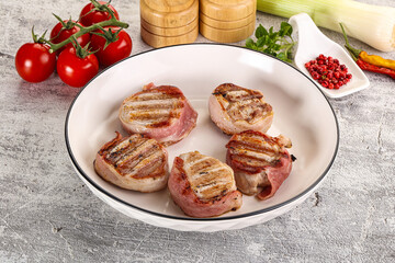 Grilled pork tenderloin with bacon
