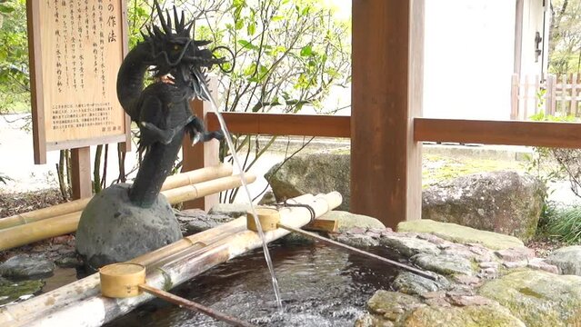 滋賀県多賀町の胡宮神社の手水舎	
