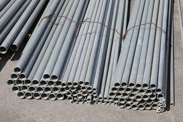 Obraz premium Storage of iron pipes for the construction of gas infrastructure in a road construction site