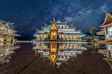Milky Way Galaxy Wat Pa Phu Kon Temple Udon Thani Thailand - obrazy, fototapety, plakaty