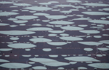 Car film deteriorates and peels off.