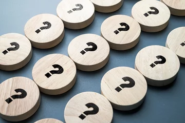 Tuinposter Many question marks on round wood blocks arranged in the rows, many questions need the answers, system, processing, test, or FAQS concept © patpitchaya