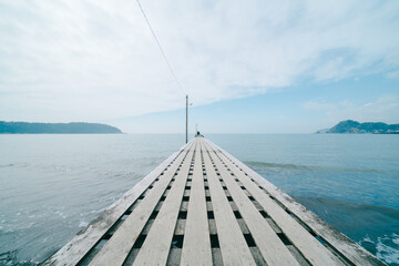 海に浮かぶ原岡桟橋