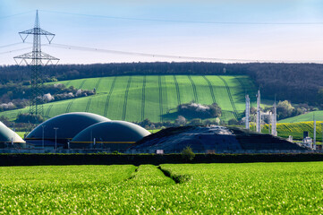 Moderne Biogasanlage in ländlicher Region zur Stromerzeugung und Wärmeerzeugung aus erneuerbaren...