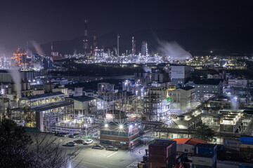 Scenery of an industrial complex brightly lit
