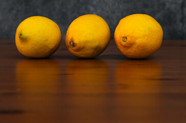 Drei Zitronen