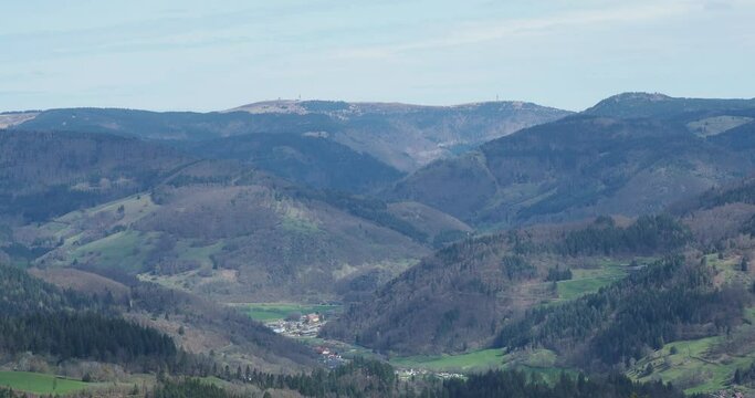 Blick vom Fröhnd im Wiesental, naturpark im Südschwarzwald nach Stübenwasen und Todnauberg bis den Gipfel des Feldbergs, Dach des Schwarzwaldes