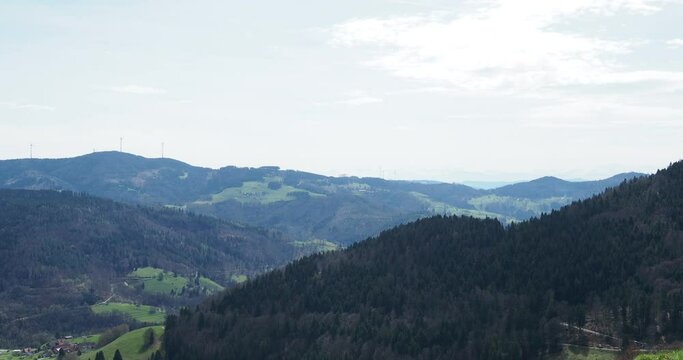 Blick vom Ittenschwander Horn bei Fr&ouml;hnd-Hof im Wiesental an den Gersbacher Windkraftanlagen die schneebedeckten Gipfel der Schweizer Alpen am Horizont