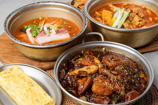 Korean food, ripened kimchi, kimchi, braised spicy chicken, spicy, Andong, steamed chicken, egg roll, side dish, pumpkin, fish cake, bean sprouts, seafood, shrimp