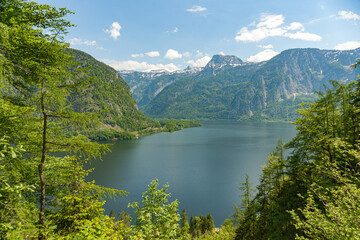 Blick auf Hallstätter See,  im Hintergrund Gebirge, Oberösterreich, Salzkammergut