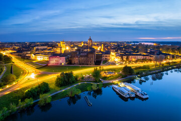 Fototapeta na wymiar Aerial skyline of Mantua and the medieval building of Saint George