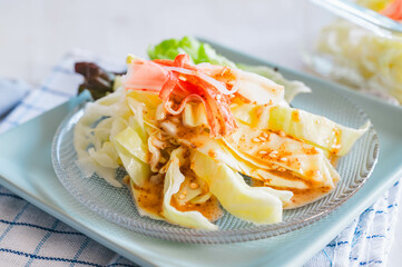 春キャベツとかにかまのサラダ