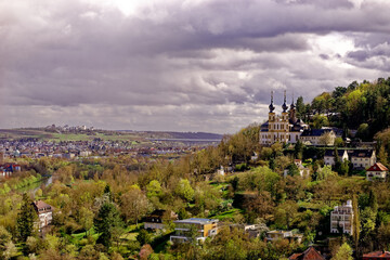 Obraz premium A beautiful day in the medieval city of Wurzburg on a rainy day.