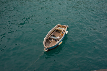 Obraz premium Small fishing boat on the sea