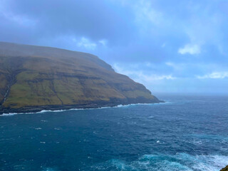 Färöer Inseln, Dorf Tjornuvik, Fossa Wasserfall, Faroe Islands, Landschaften, Landscapes, Mountains, Berge, Nord Atlantik, North Atlantic, Roads, Waterfall, Wasserfall, Bach, Fluss, Ocean,