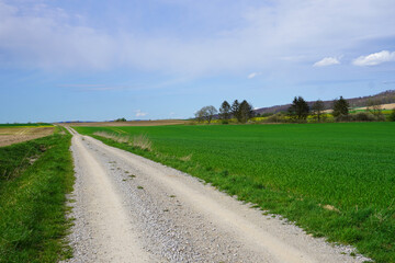 Feldwege zum Radfahren oder Spazierengehen im wunderschönen Leinebergland in Niedersachsen