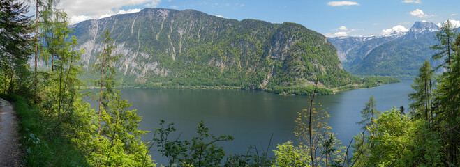 Panoramaaufnahme, Blick auf Hallstätter See,  im Hintergrund Gebirge, Oberösterreich, Salzkammergut