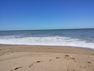 Playa, arena, mar, sol, cielo, olas, agua salada