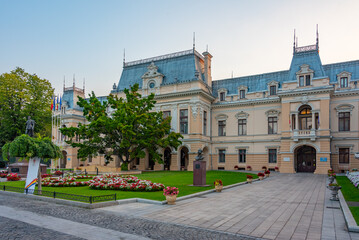 Obraz premium Sunrise view of Roznovanu palace in Iasi, Romania