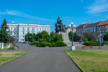 Naklejka premium Heroes monument and Ioan Slavici Classical Theater in Romanian town Arad