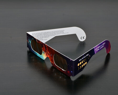 Solar eclipse glasses 