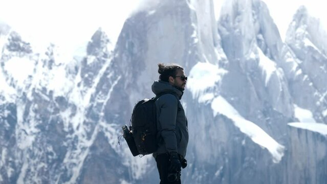 Photographer looking to the Cerro Torre in Chaltén, Patagonia, Argentina.